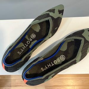 ROTHYS OLIVE CAMO THE POINT COMFORT FLATS SHOES